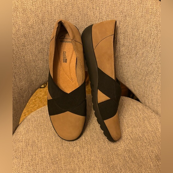 Clarks Shoes - Clarks Tan and Black Flats